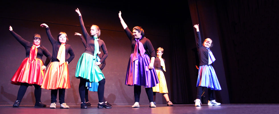 dance4everyone-on-stage